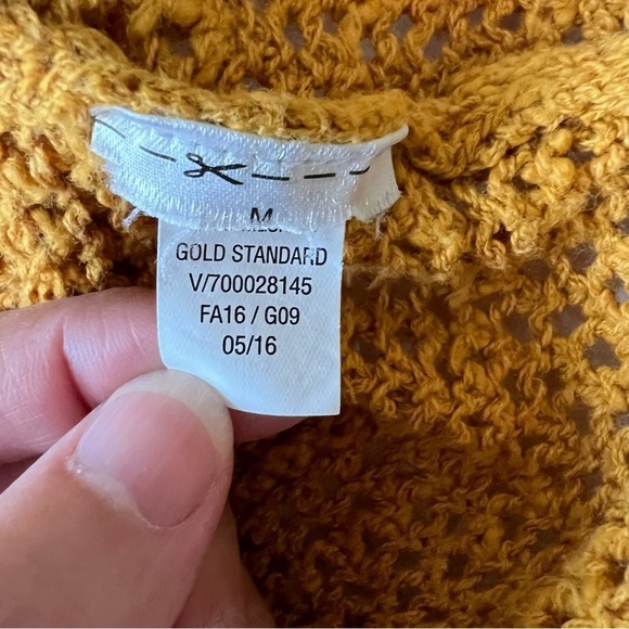 2/$30 Old Navy Open Weave 3/4 sleeve sweater in mustard yellow SZ M - Picture 10 of 13